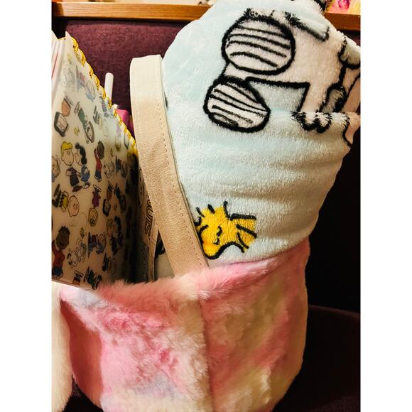 Snoopy Peanuts Easter bundle bunny basket adorable soft  twin 60 by 90 throw - Picture 4 of 7